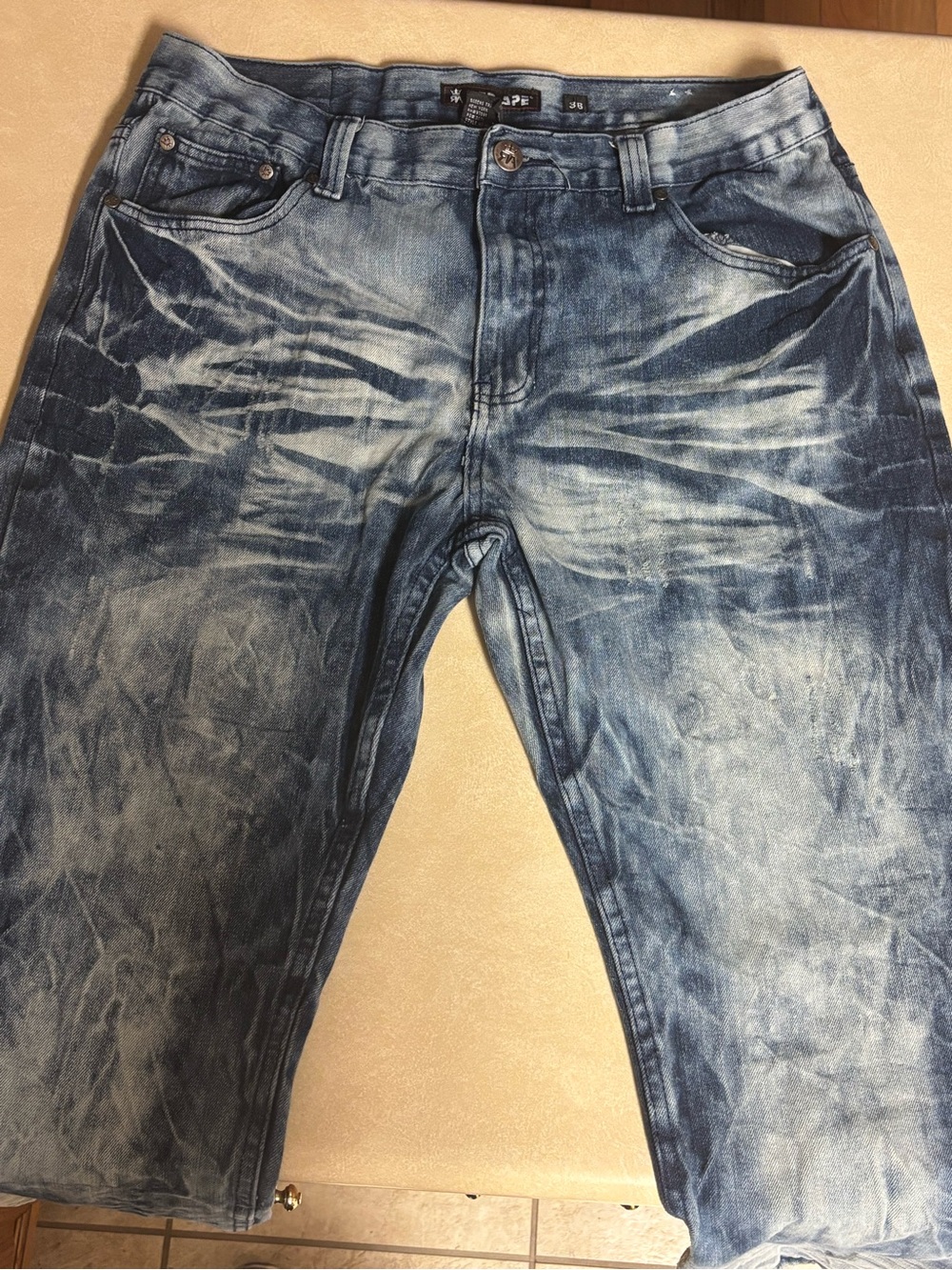 Relaxed Indigo Wash Men's Jeans - Distressed Casual Fit